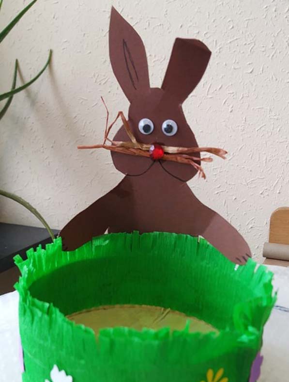 Osterhase basteln in der Kernzeitbetreuung